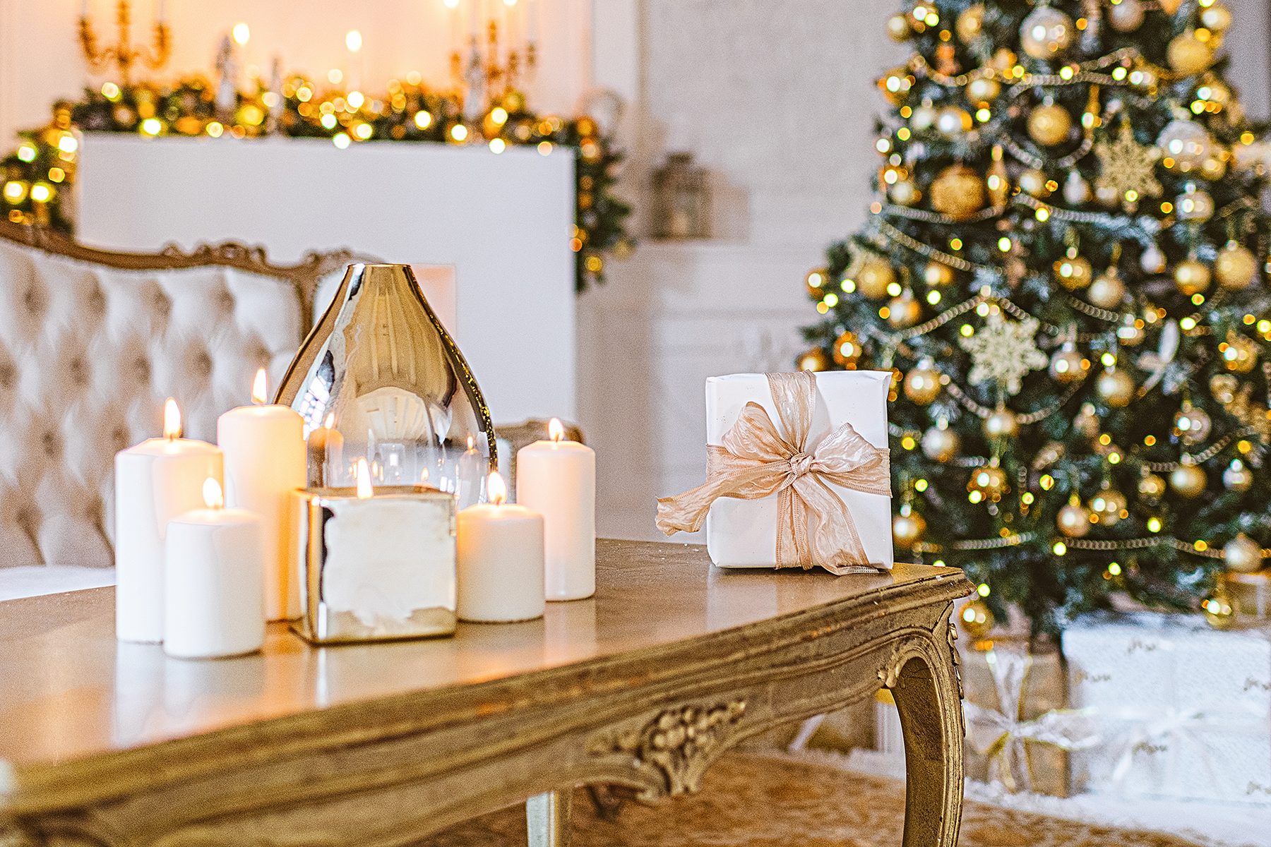 15 Christmas Coffee Table Decor Ideas