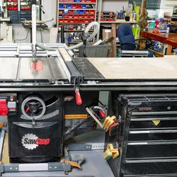 Everything You Need To Know About How To Use A Table Saw Fhmvp25 Tablesaw Lede2
